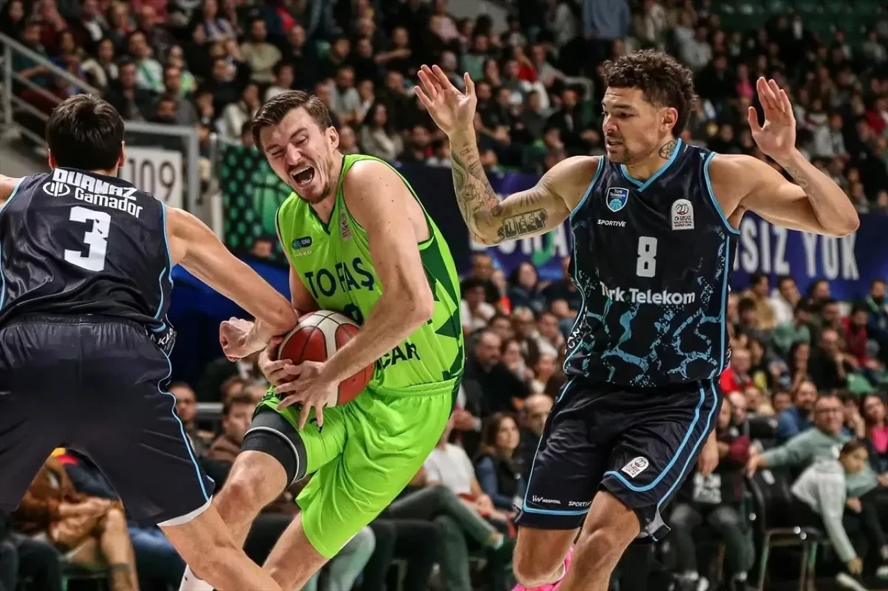 TOFAŞ, Türk Telekom'u 85-73 Yenerek Üst Üste 3. Galibiyetini Aldı