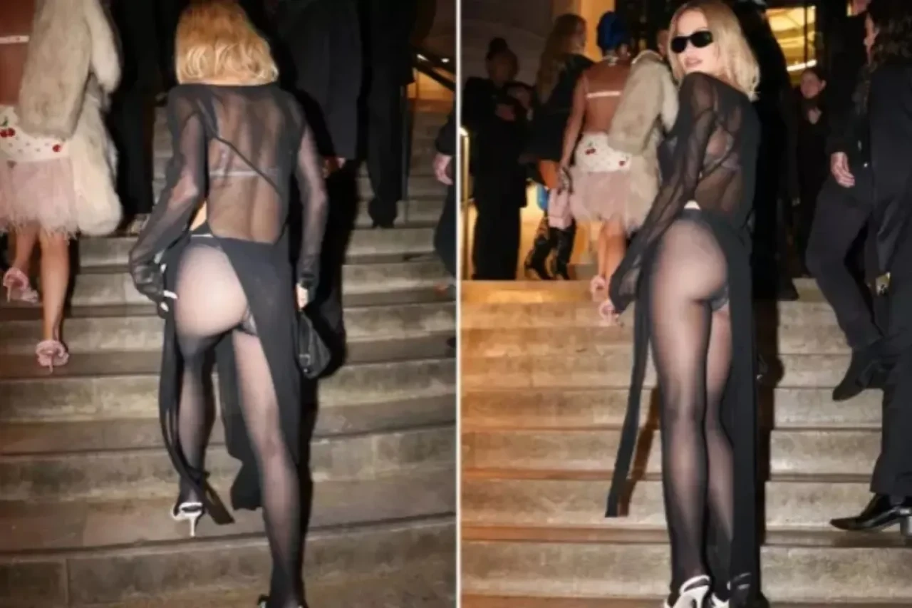 Rita Ora, Paris'teki Etkinlikte Şeffaf Elbisesiyle Dikkat Çekti