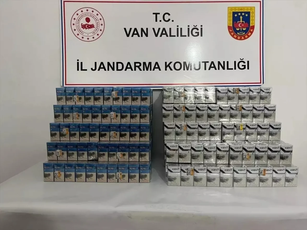 Van'da 5 Bin 527 Paket Kaçak Sigara Ele Geçirildi
