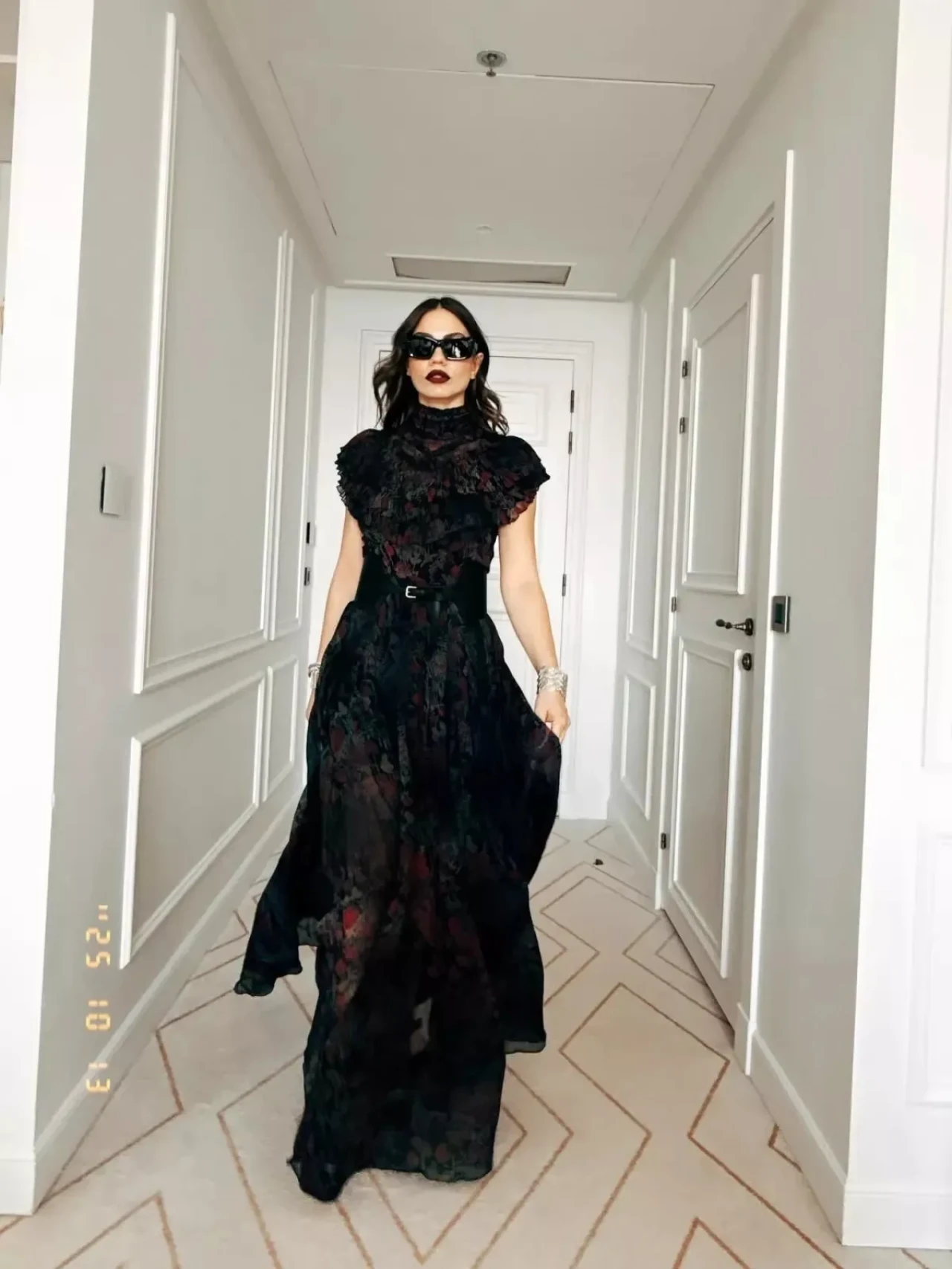 Demet Özdemir, Cannes'da 'Eşref Rüya' ile Şıklığı ve Başarısını Konuşturdu