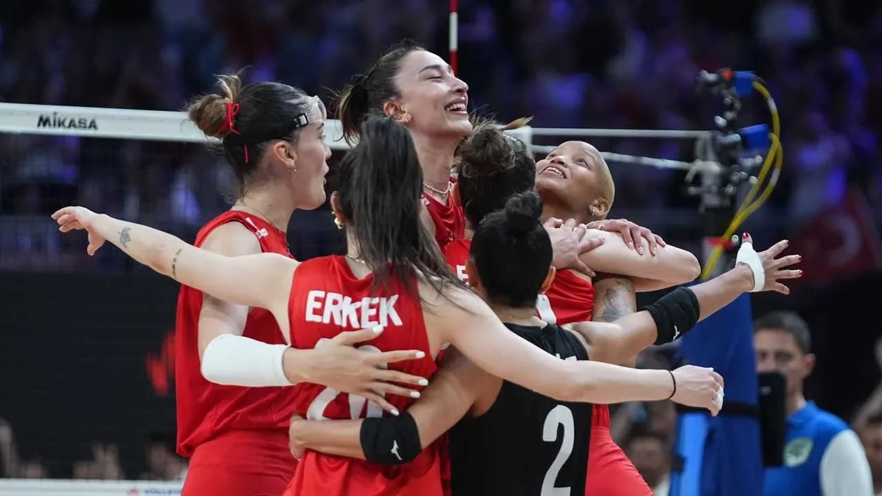 A Milli Kadın Voleybol Takımı'ndan Efsanevi Geri Dönüş