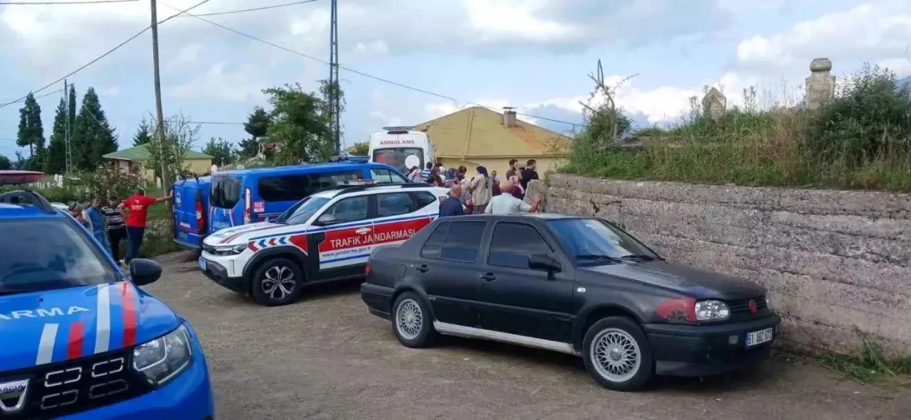Trabzon'da Eşini Bıçaklayıp Tüfekle Vurarak Öldüren Şahıs Kaçtı