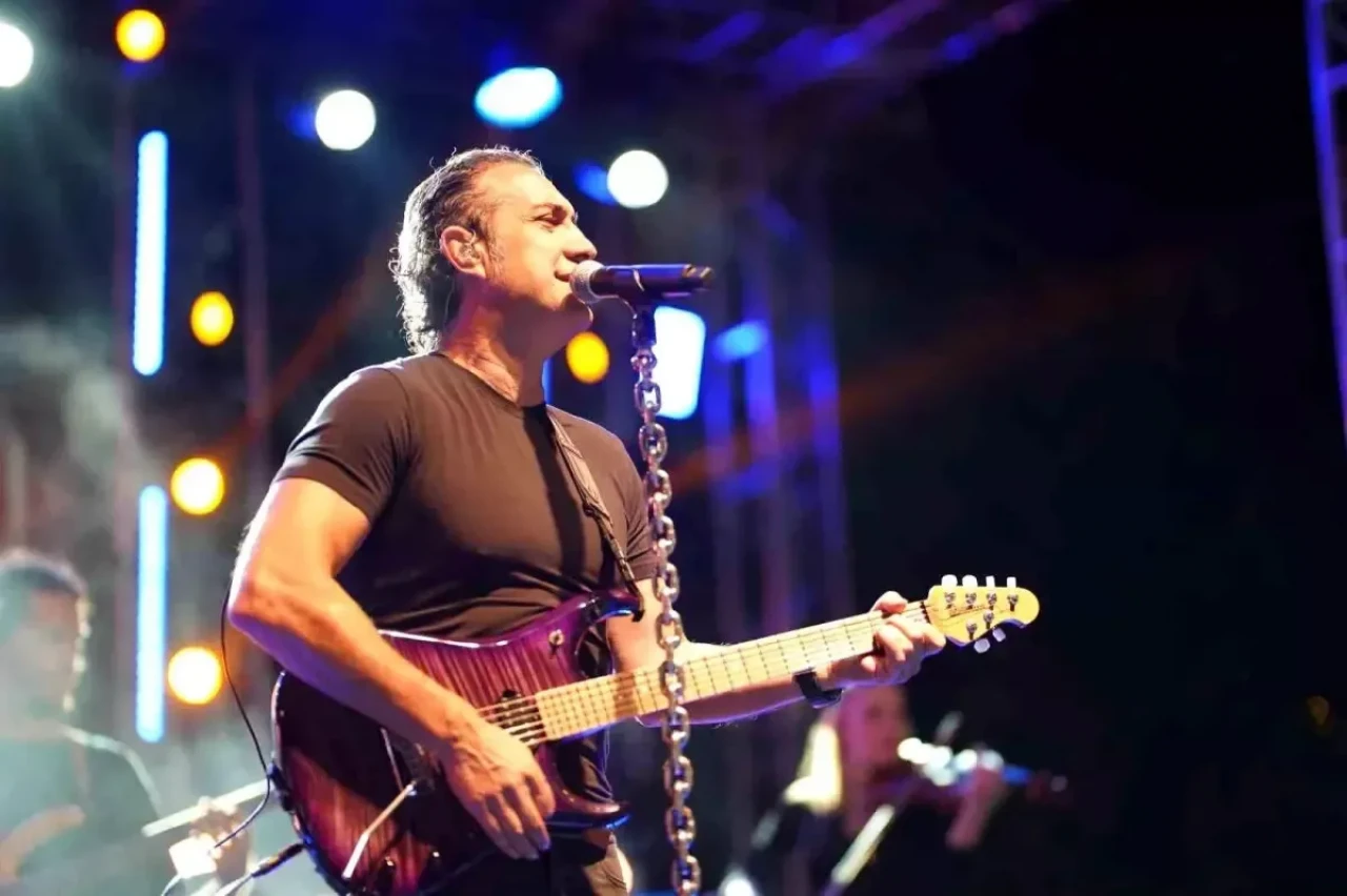 Kıraç Erzincan'da Coşkulu Bir Konser Verdi