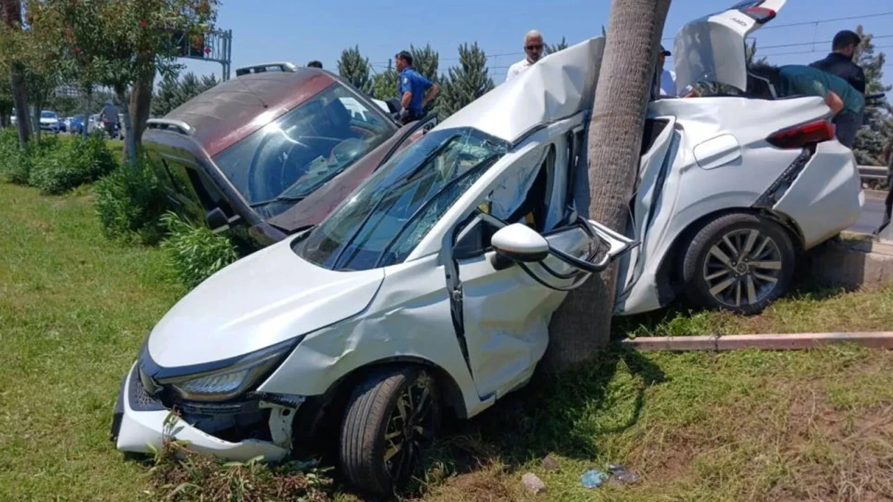 Antalya'daki Feci Kazada 2 Polis Memuru Yaralandı: Olayın Görüntüleri Ortaya Çıktı