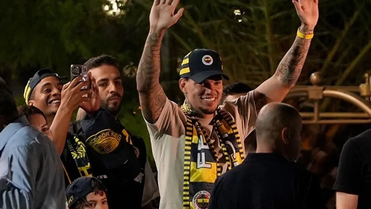 Ederson, Fenerbahçe'nin 10. Yabancı Kalecisi Oldu