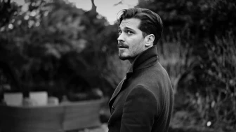 Çağatay Ulusoy'un Ebru Sanatıyla Büyüleyen Performansı 'Uykucu'
