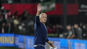 Fenerbahçe, Yeni Maestro İçin Premier Lig'de Arayışta: Jose Mourinho'nun Tercihi Oleksandr Zinchenko