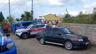 Trabzon'da Eşini Bıçaklayıp Tüfekle Vurarak Öldüren Şahıs Kaçtı