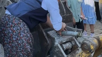 Denizli'de Renkli Bir Düğün Töreni: Damat İş Makinasını Yağladı