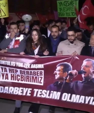 Son Dakika Diyarbakır’da ‘İmamoğlu’ protestosu… 'Mustafa Kemal’in askeriyiz' sloganları!