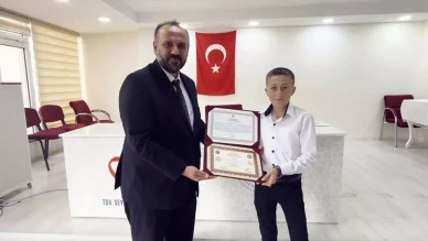 Seydişehir'de Hafızlık Eğitimi Tamamlayan Öğrencilere Belgeleri Verildi