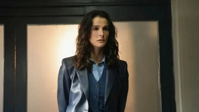 Eşref Rüya'nın Çiğdem'i Büşra Develi'den Aşk Dolu Bir Poz