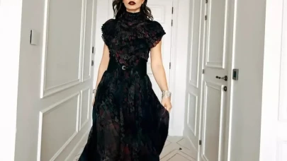 Demet Özdemir, Cannes'da 'Eşref Rüya' ile Şıklığı ve Başarısını Konuşturdu