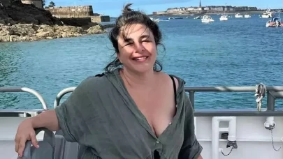 Esra Dermancıoğlu Ödül Dağıtımına Tepki Gösterdi: "Ben Neden Sanatçıların Arasına Giremiyorum?"