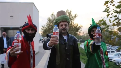 Başkan Işık, Su Kesintilerine Tepki İçin Evliya Çelebi Kostümü Giydi