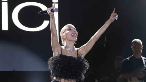 İrem Derici Söke’de Coşkulu Bir Konser Verdi