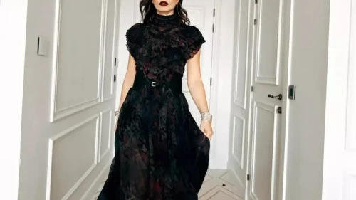 Demet Özdemir, Cannes'da 'Eşref Rüya' ile Şıklığı ve Başarısını Konuşturdu