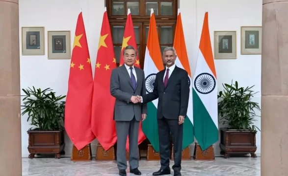 Çin Dışişleri Bakanı Wang Yi, Hindistanlı Mevkidaşı ile İkili İlişkileri Görüştü