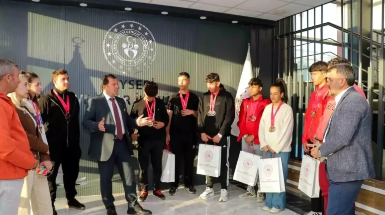 Kayseri Gençlik ve Spor İl Müdürlüğü Paten Takımı Türkiye Şampiyonu