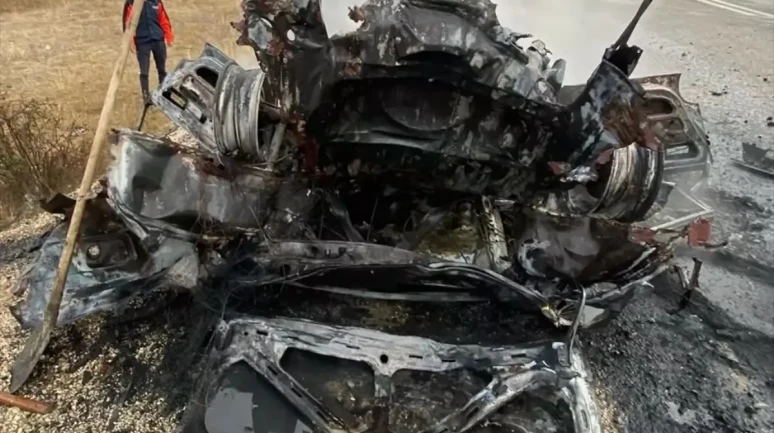 Bayburt'ta Otomobil Şarampole Devrildi: 1 Ölü, 5 Yaralı