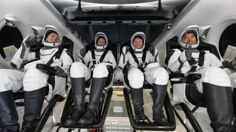 Uzaydan Dünya'ya Dönüş: Crew-10 Ekibi 5 Ay Sonra Yeryüzüne İndi