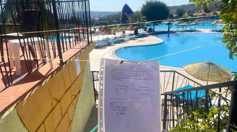 İzmir'de Belediyeye Ait Yüzme Havuzunun Mührü Kırılarak Yeniden Açılması Tartışma Yarattı