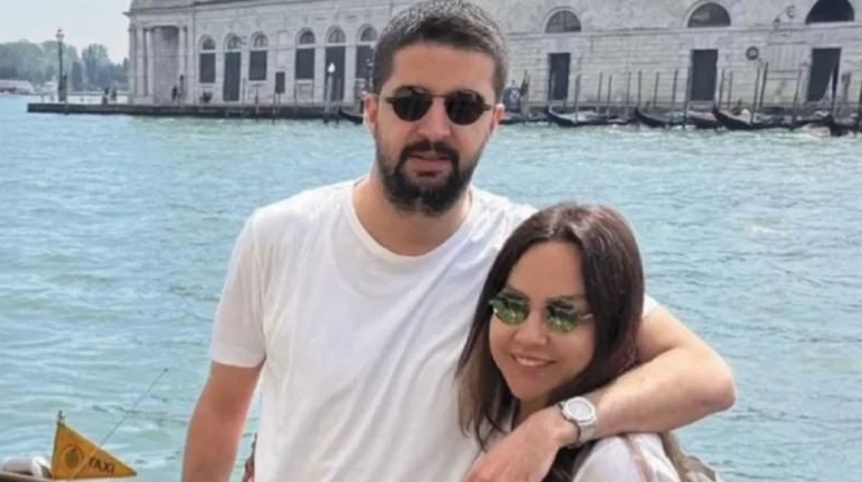Ebru Gündeş, Uzaktan Boşanma Sürecini Tamamladı